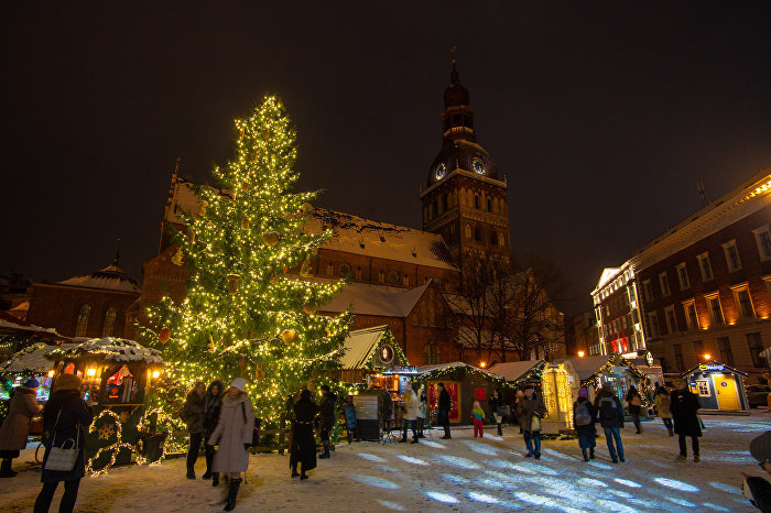 Рождественская ель на Домской площади в Риге, Латвия