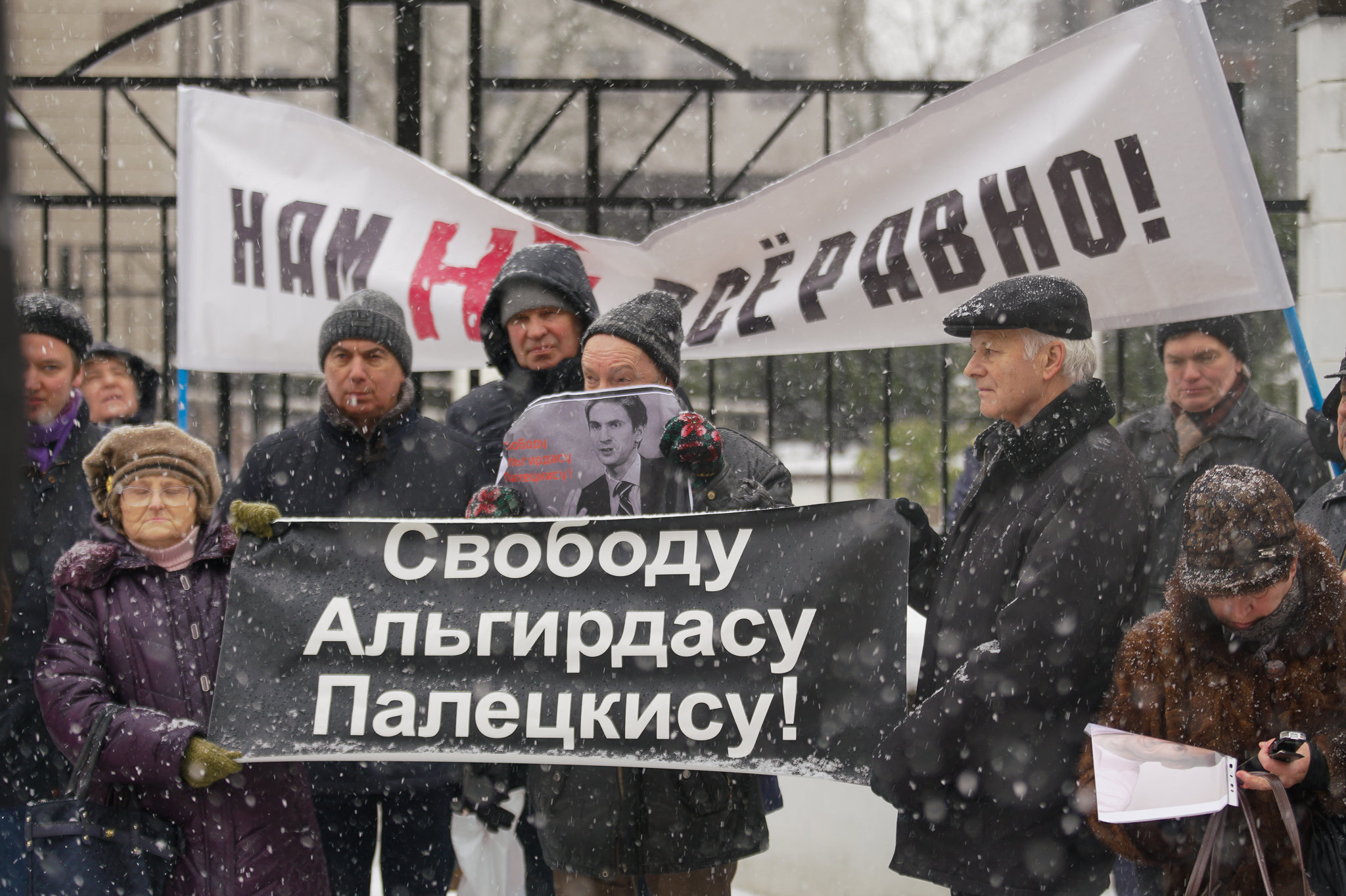 Пикет у посольства Литвы в Риге в защиту Палецкиса, 14 января 2019