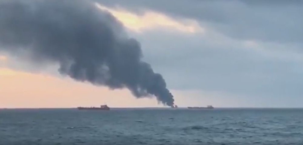 Пожар на танкерах в Керченском проливе