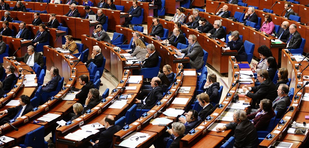 Делегаты в зале на пленарном заседании  сессии Парламентской ассамблеи Совета Европы (ПАСЕ)