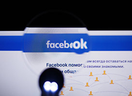 Страница социальной сети "Фейсбук" на экране компьютера