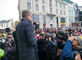 Мэр Риги Нил Ушаков во время митинга на Ратушной площади, 9 февраля 2019