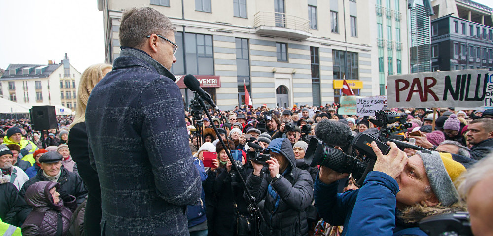 Мэр Риги Нил Ушаков во время митинга на Ратушной площади, 9 февраля 2019