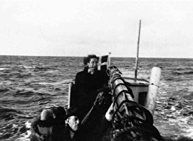 Катер с еврейскими беженцами, плывущий в Швецию