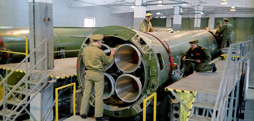 Ликвидация ракетных средств Р-12 согласно Договору о ликвидации ракет средней и меньшей дальности между СССР и США (декабрь 1987 года)