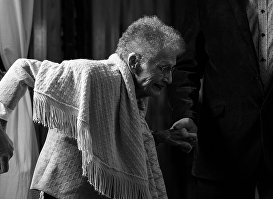 Пожилая женщина