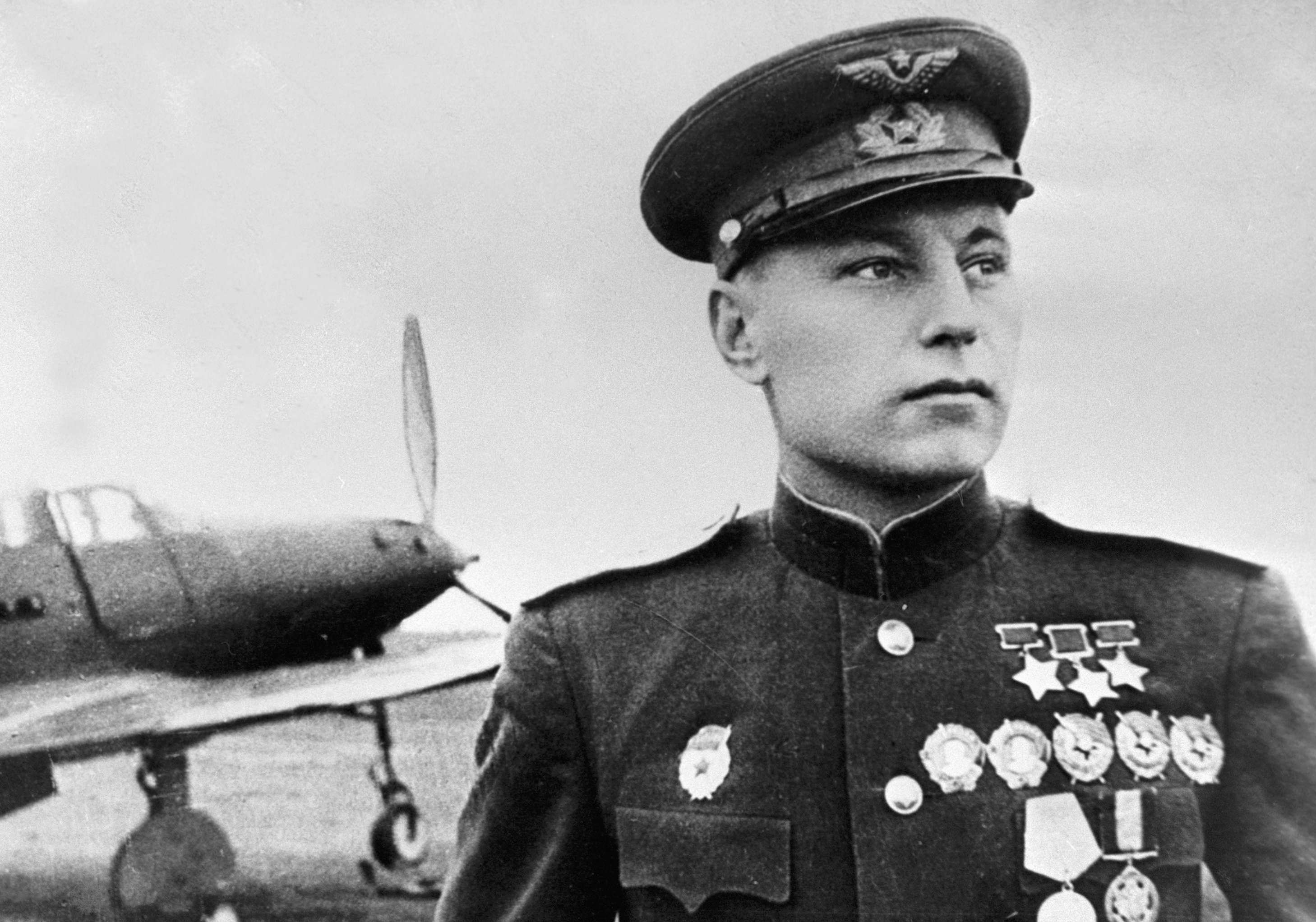 Трижды Герой Советского Союза, летчик, гвардии полковник Александр Иванович Покрышкин