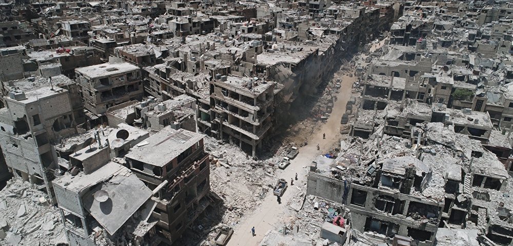 Разрушенные дома на территории бывшего лагеря палестинских беженцев "Ярмук" в Сирии