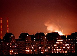Пламя от взрыва крылатой ракеты НАТО, 24 марта 1999 года