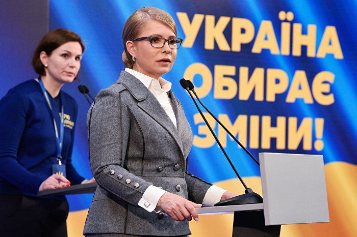 Кандидат в президенты Украины Юлия Тимошенко во время пресс-конференции в штабе партии "Батькивщина" в Киеве