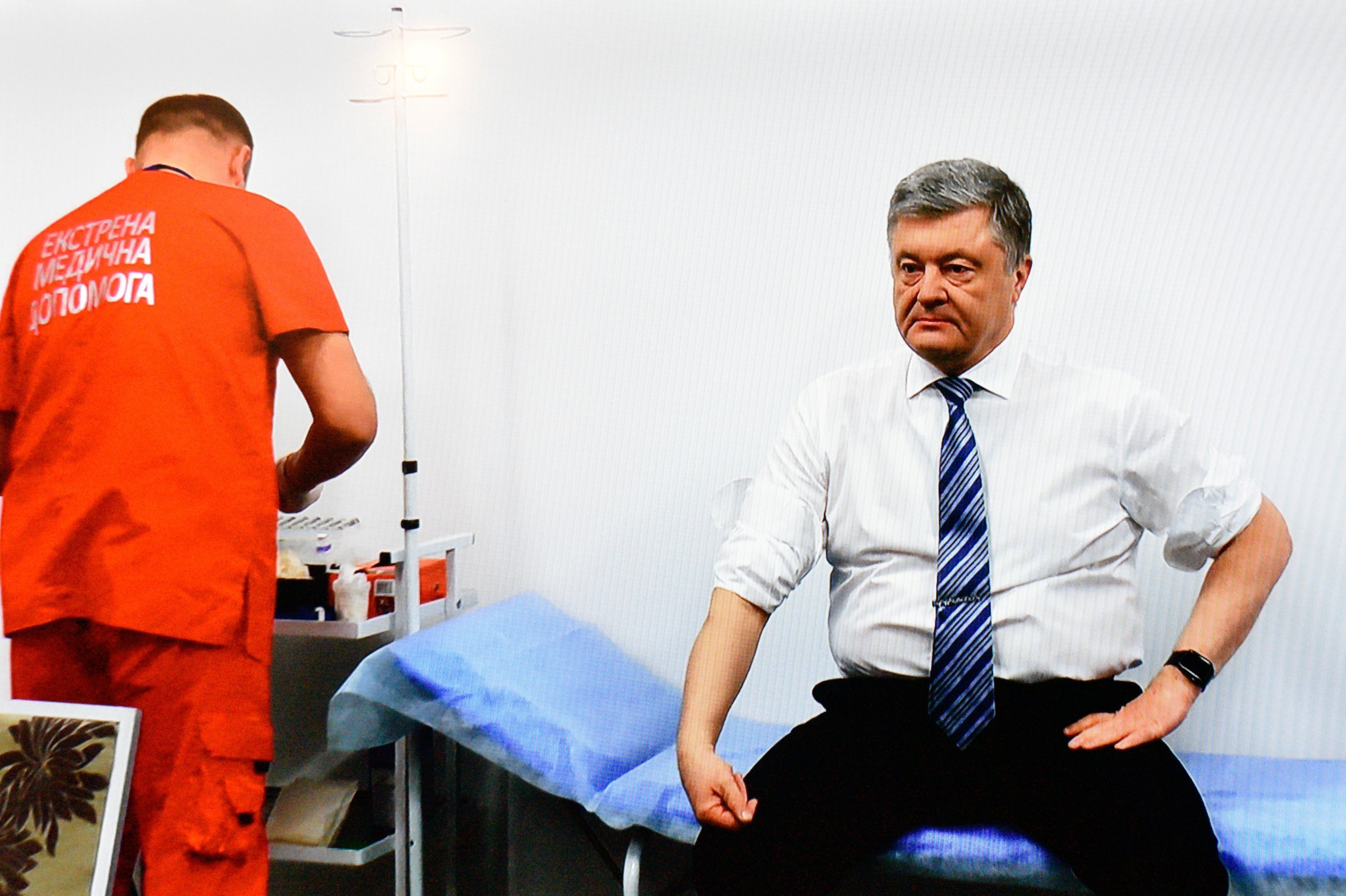 Кандидат в президенты Украины Петр Порошенко сдает анализ на алкоголь и наркотики