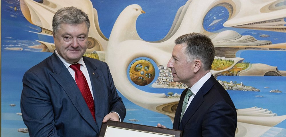 Президент Украины Петр Порошенко (слева) и спецпредставитель Государственного департамента США по вопросам Украины Курт Волкер