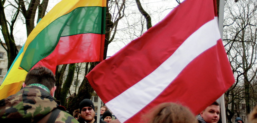 Литовский и латышский флаг