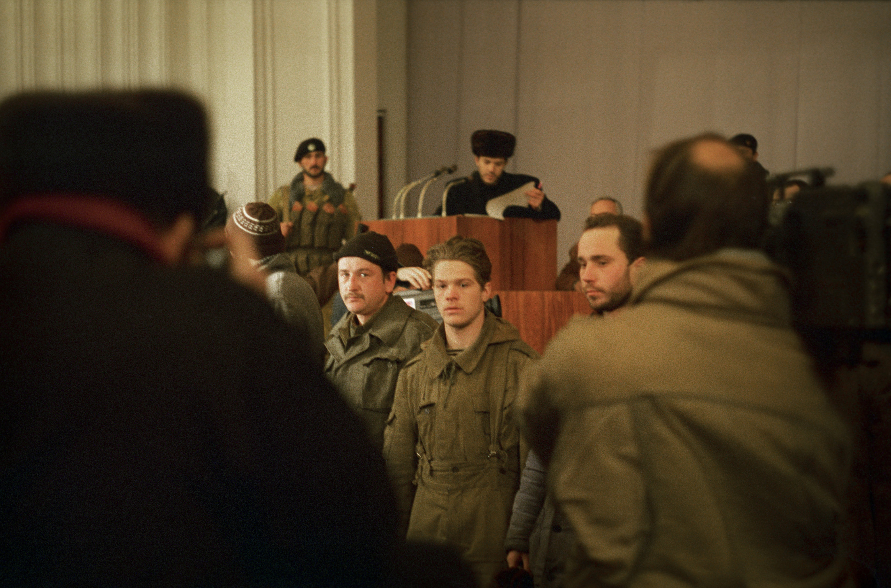 Передача российских военнослужащих, принимавших участие в штурме города войсками оппозиции 26 ноября 1994 года.