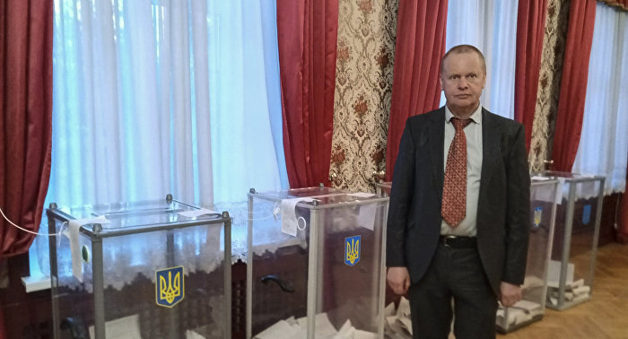 Арнольд Бабрис на выборах президента Украины в посольстве Украины в Риге