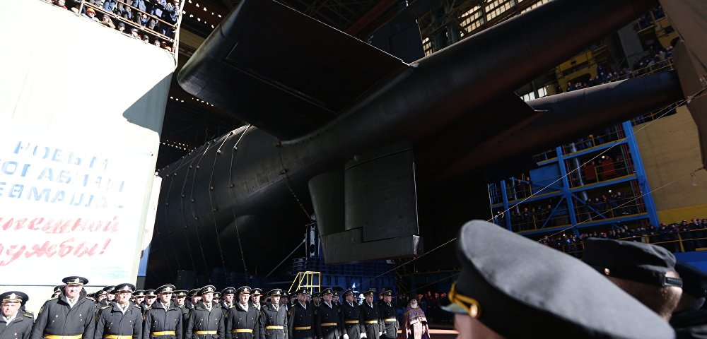 Атомная подводная лодка "Белгород" во время спуска на воду на АО "Производственное объединение "Севмаш" в Северодвинске
