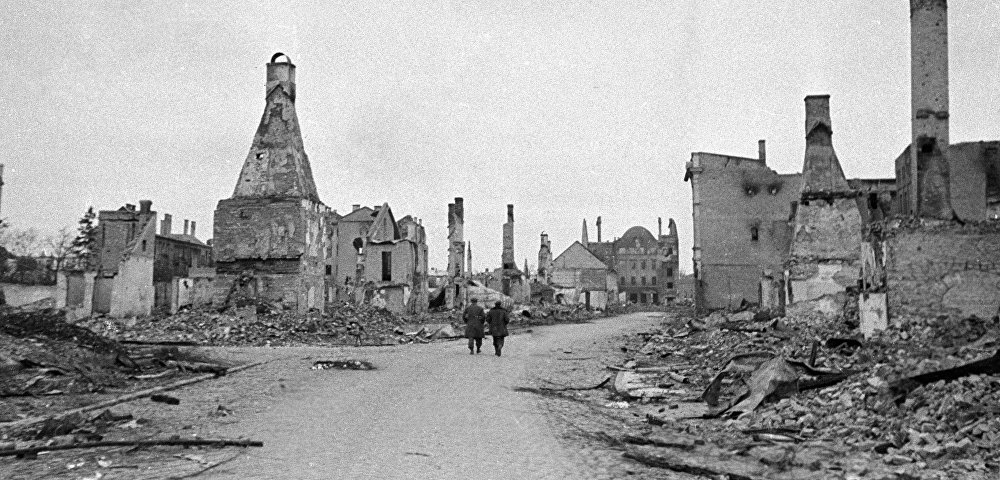 Латвийский город Елгава, разрушенный немецкими захватчиками, 1944 год