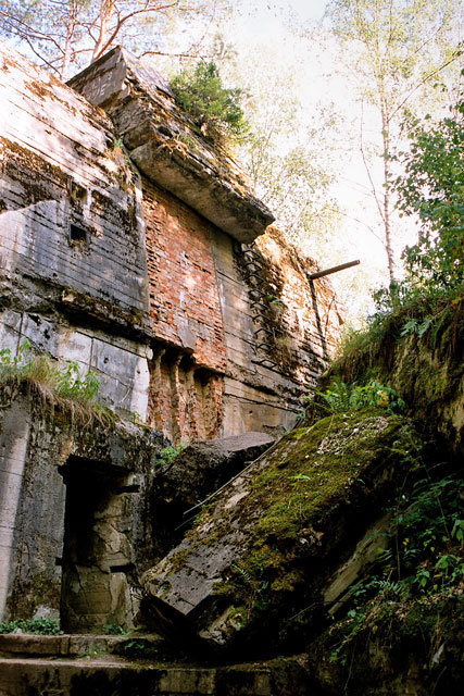 Развалины самого большого бункера «Вольфсшанце»
