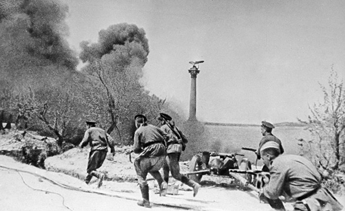 Морские пехотинцы во время боя в Севастополе, май 1944 года