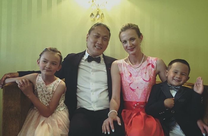 Китайский предприниматель Тао Мао и его семья