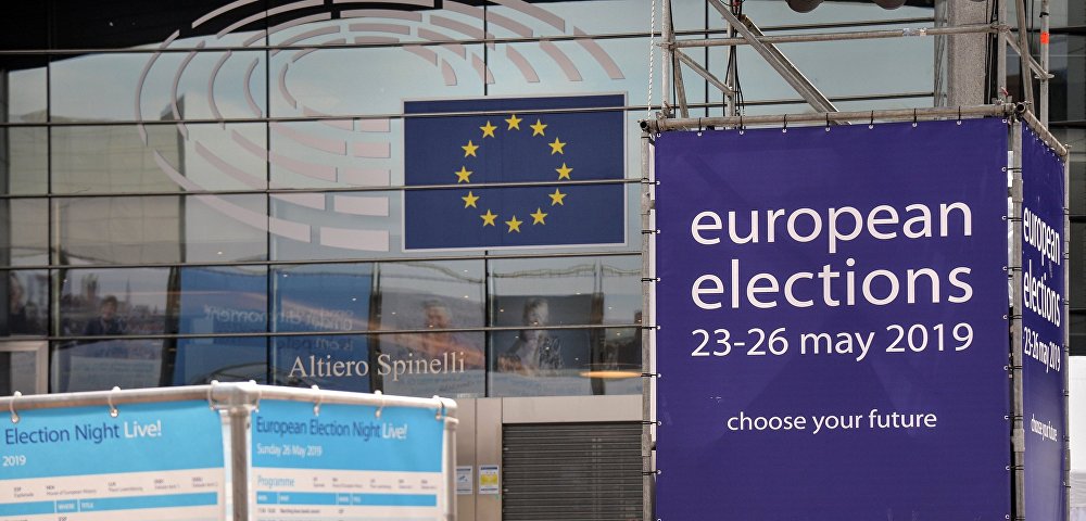 Штаб-квартира Европпарламента в Брюсселе во время заключительного дня выборов в Европейский парламент