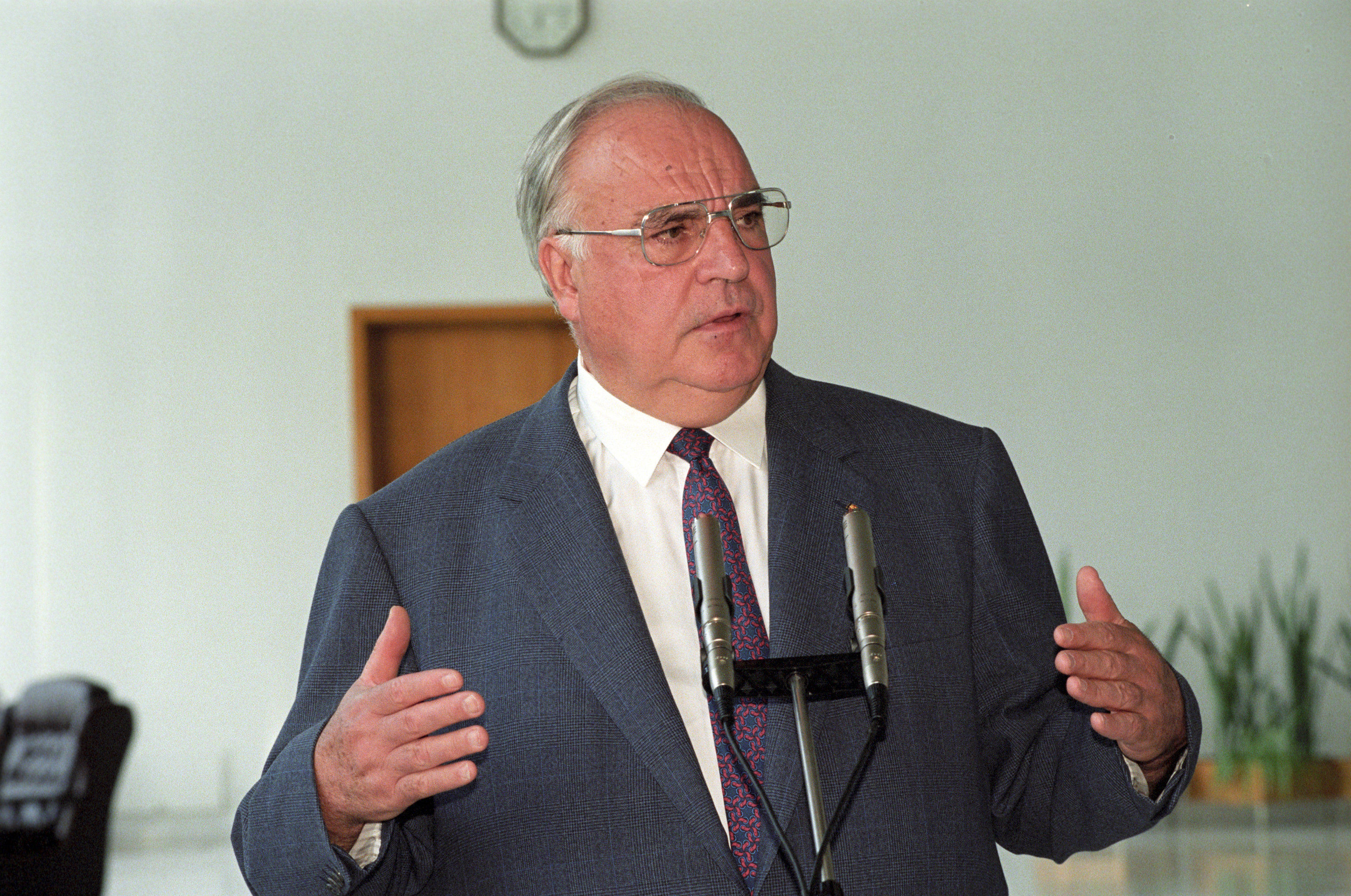 Федеральный канцлер Германии (1982-1998) Гельмут Коль