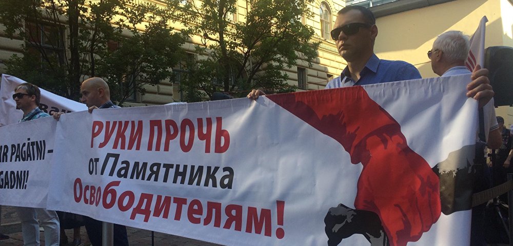 Пикет РСЛ у здания парламента Латвии в защиту памятника Освободителям, 6 июня 2019