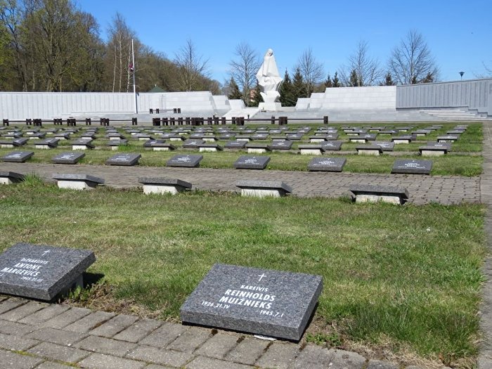 Мемориальное кладбище латышских легионеров в Лестене.