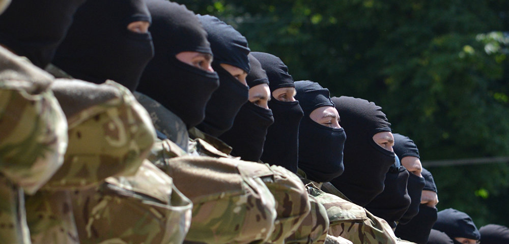 Бойцы батальона “Азов” принимают присягу на верность Украине на Софийской площади в Киеве перед отправкой на Донбасс, 16 июля 2014 года