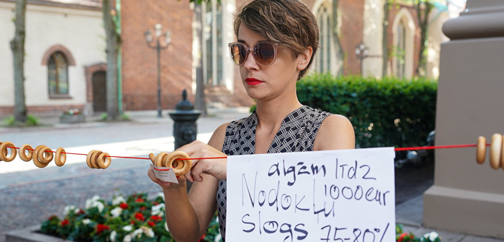Акция протеста у дверей Сейма, против налоговой политики Латвии, 20 июня 2019