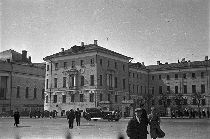 Здание Московского государственного университета на Моховой улице в Москве, 1937 год