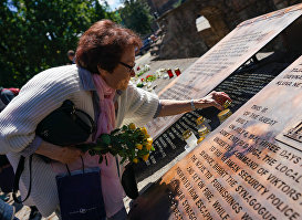 Траурное мероприятие у стен сгоревшей Рижской хоральной синагоги в День памяти жертв геноцида еврейского народа