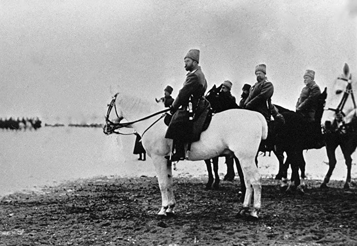 Верховный Главнокомандующий император Николай II (на первом плане) на Западном фронте. Первая мировая война 1914 - 1918 г. г.