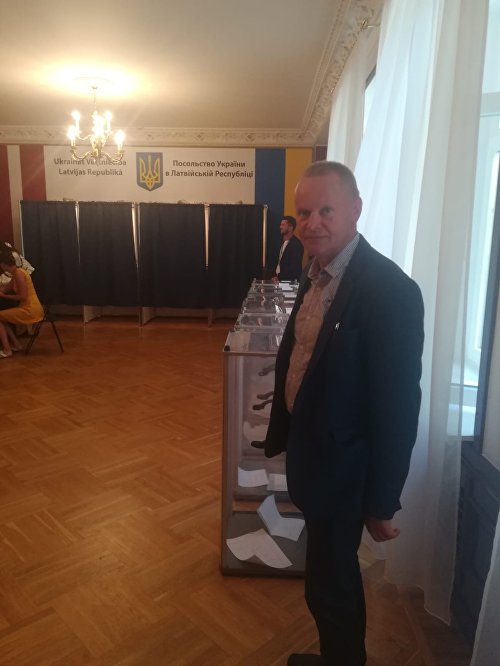 Наблюдатель на выборах в Верховную раду Украины на рижском избирательном участке Арнольд Бабрис, 21 июля 2019, Рига.