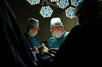 Хирурги во время операции