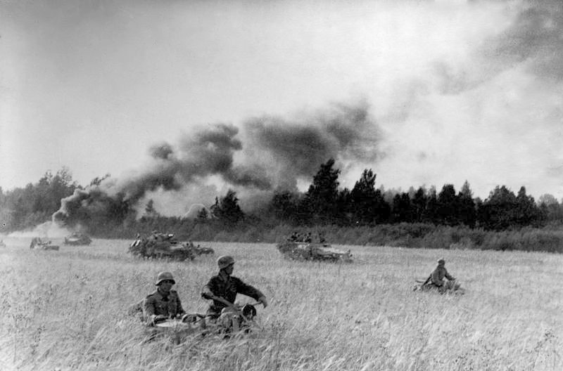 Солдаты дивизии «Великая Германия» во время контрудара в Прибалтике, 1944 год