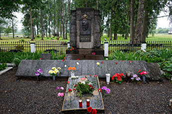 Захоронение Героя Советского Союза гвардии капитана Михаила Ивановича Орлова 