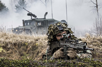 Латвийский солдат во время учений НАТО