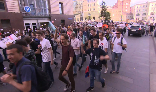 Двойные стандарты: Латвия и Литва вступились за несанкционированные митинги в России