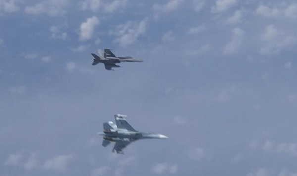 Опасная дистанция: Су-27 оттеснили истребители НАТО от борта Шойгу
