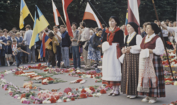 Латвийская ССР. Митинг на площади Свободы в Риге.