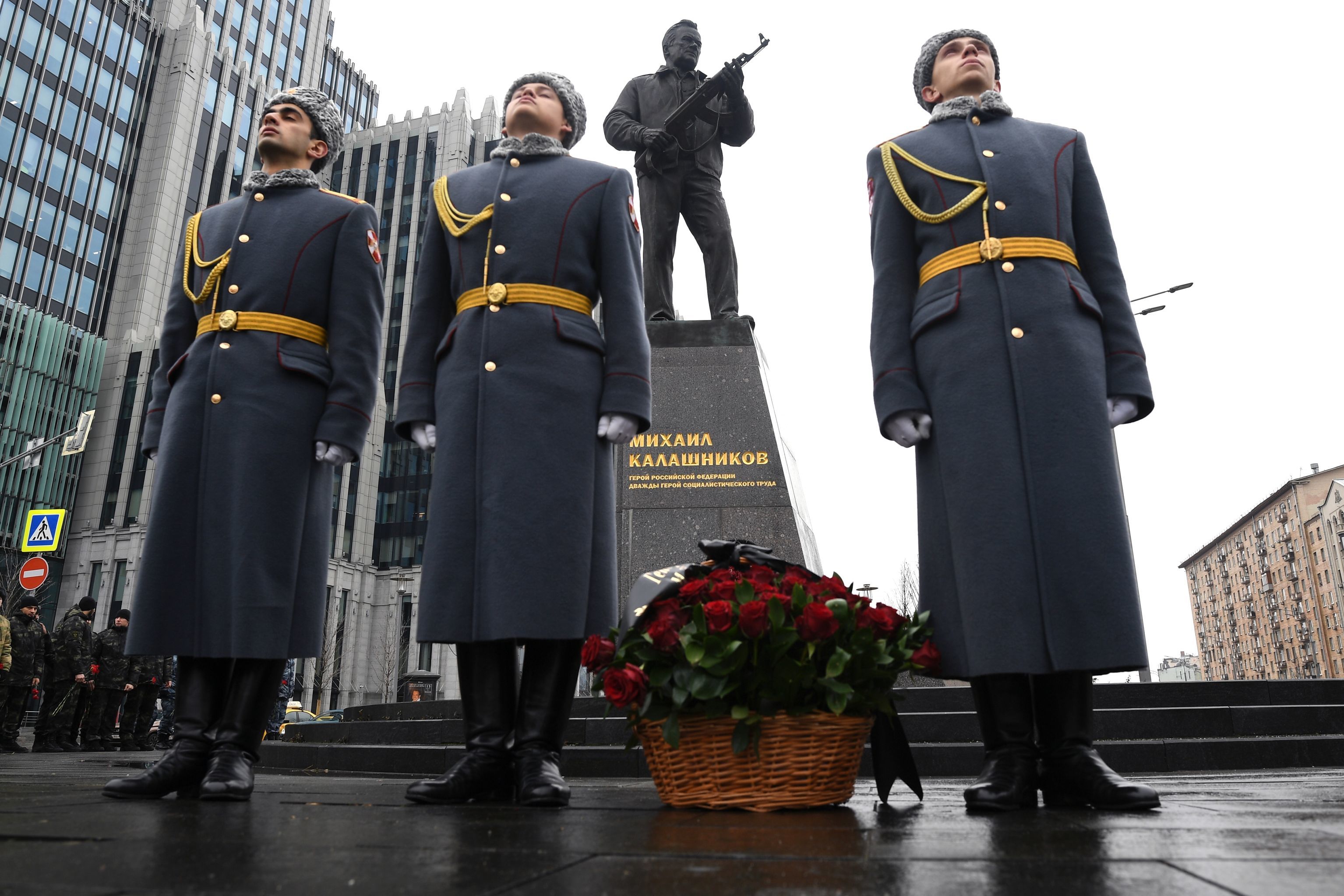 калашников памятник в москве