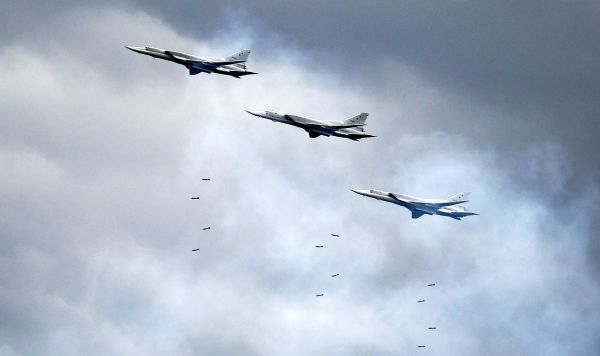 Дальние бомбардировщики Ту-22М3 на всероссийском этапе конкурса "Авиадартс" на авиационном полигоне "Дубровичи" под Рязанью.