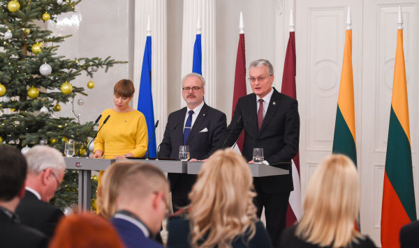 Президент Литвы Гитанас Науседа, президент Латвии Эгилс Левитс и президент Эстонии Керсти Кальюлайд на встрече в Риге, 17 декабря 2019