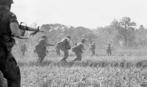 Десантники армии США, Вьетнам, 20 мая 1965 года