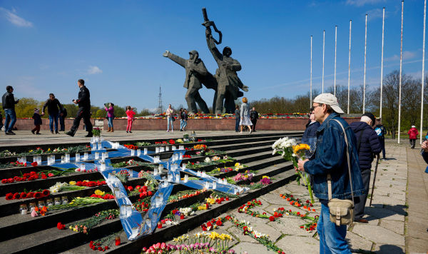 Это был праздник народного единства. Как советская Латвия отмечала 9 ...