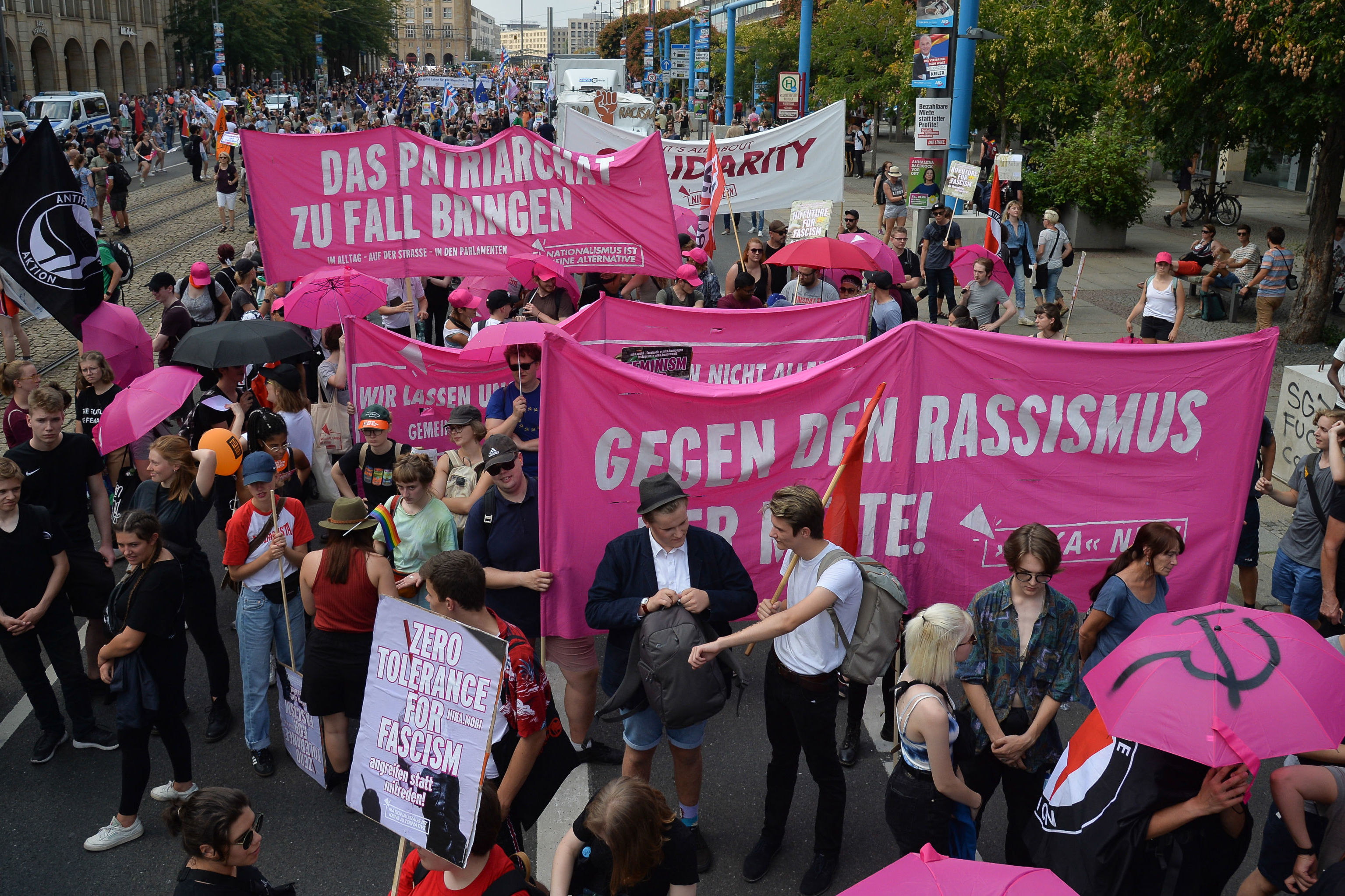 Против цене. Протесты в Германии. Расизм в Германии. Митинги против расизма. Национализм в Германии.