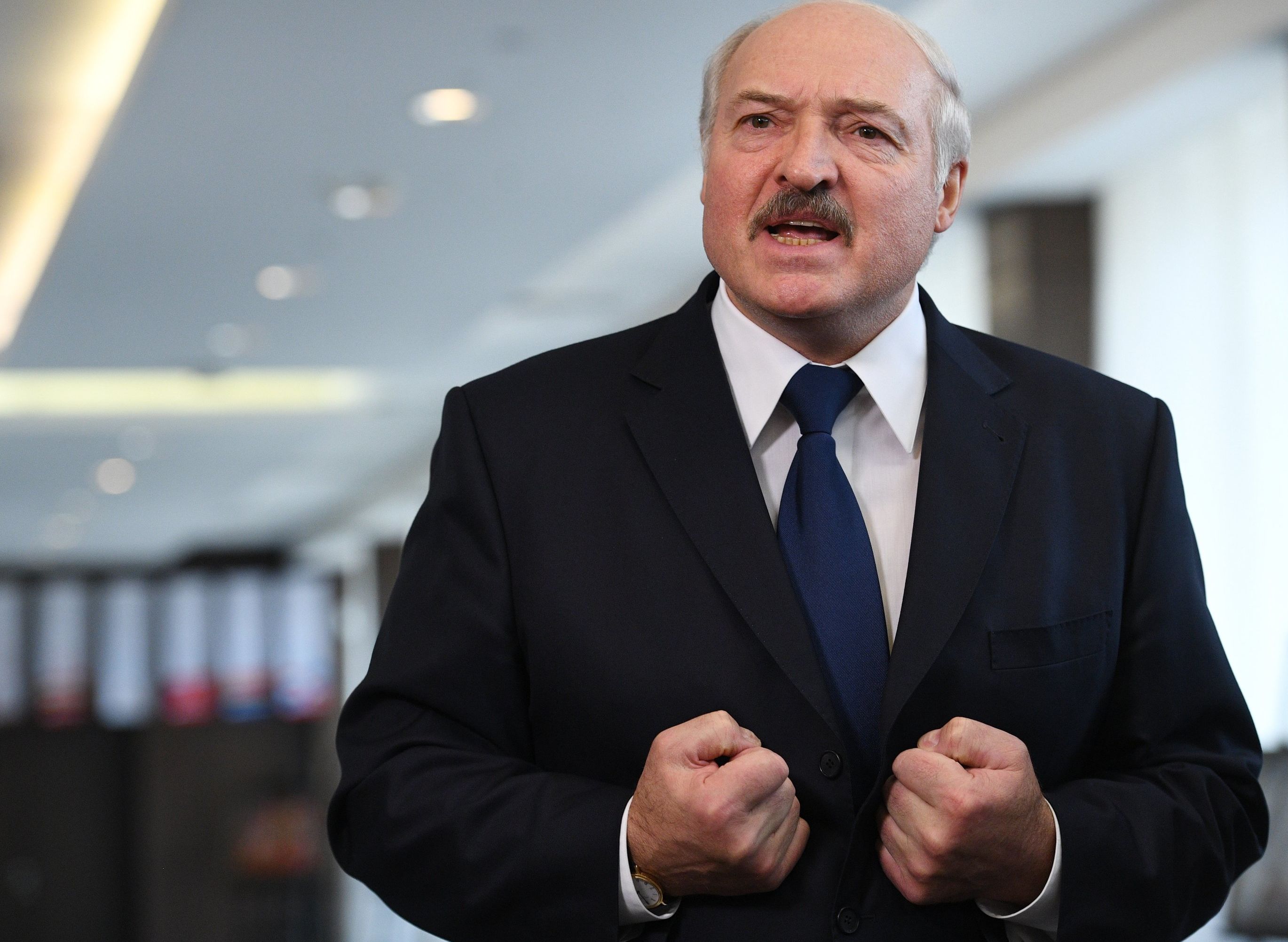 Сколько лукашенко у власти президентом белоруссии. Лукашенко портрет. Лукашенко фото.