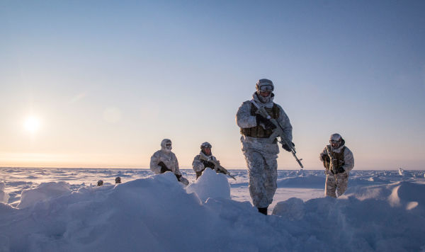 Российские войска во время учений в районе Северного полюса