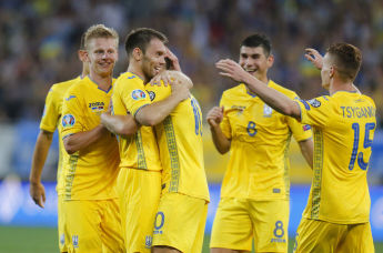 Сборная команда Украины во время матча чемпионата Европы по футболу 2020